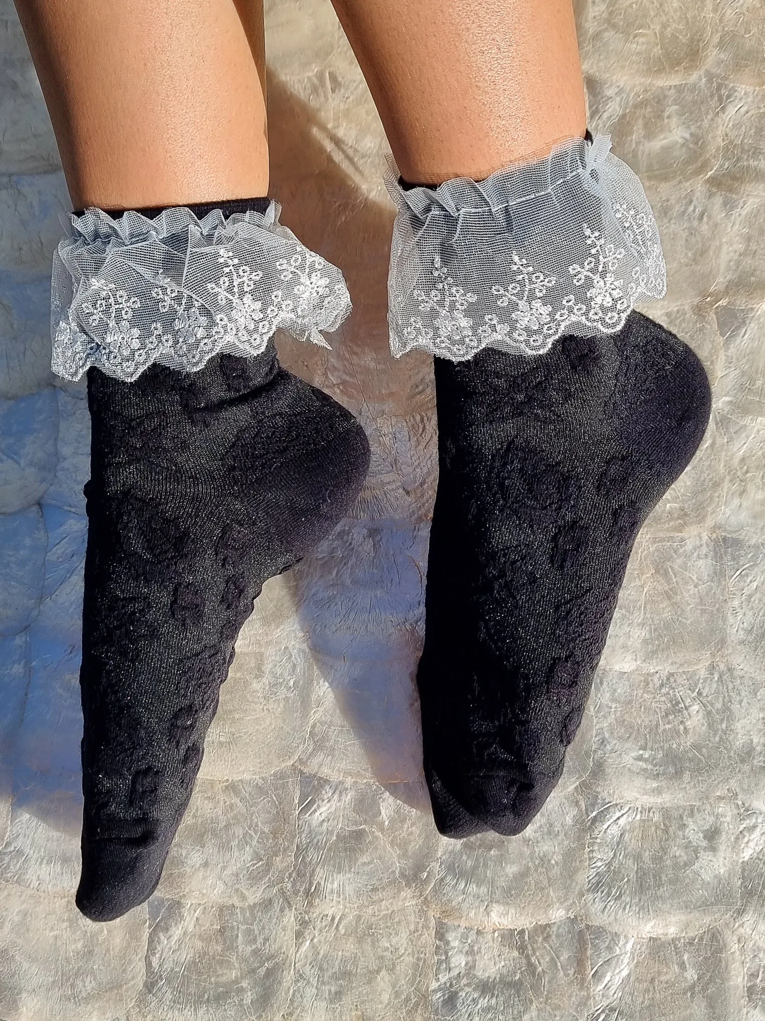 EMBOSSED LACE BLACK FRILL TOP WHITE