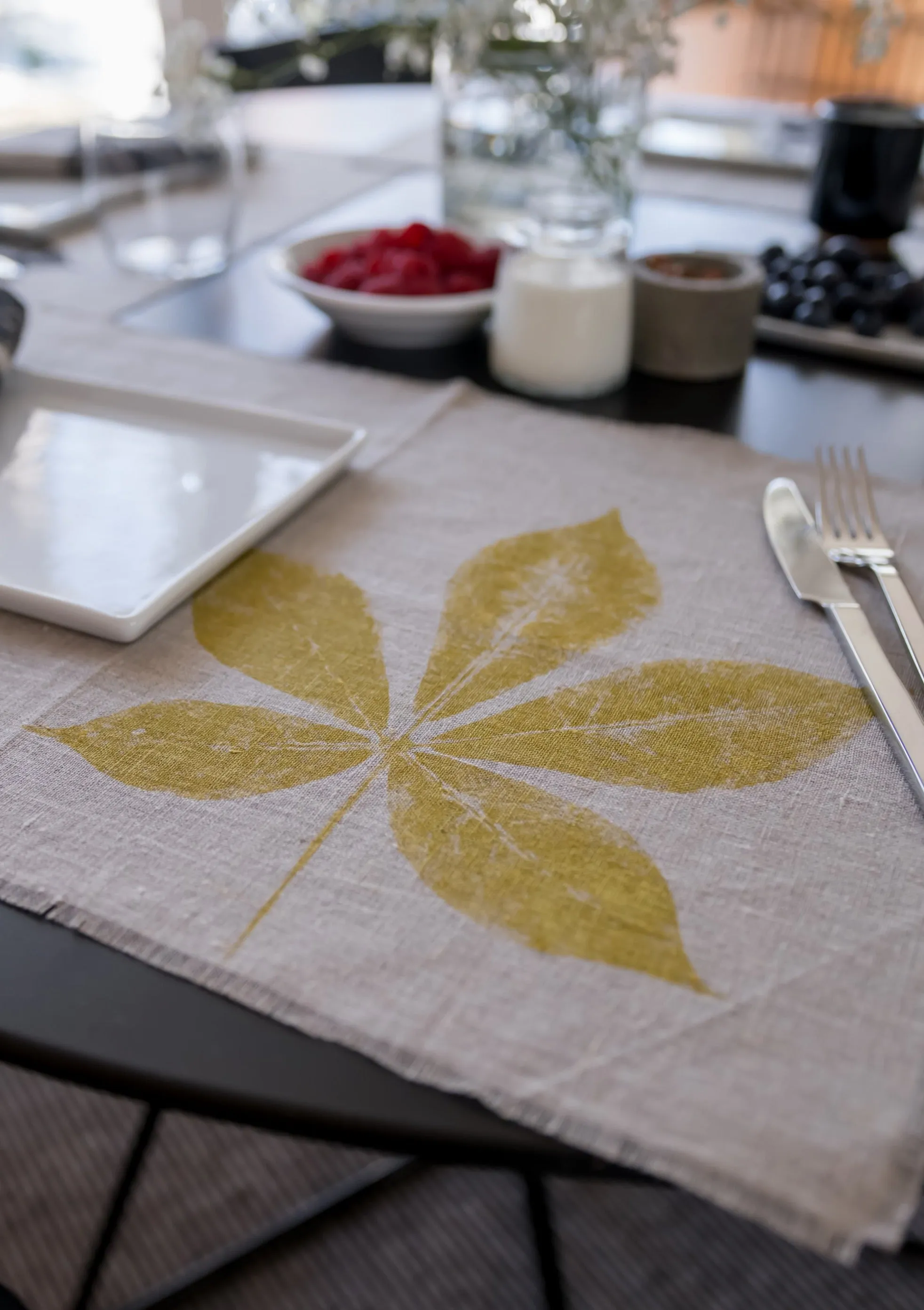 Linen Creeper Leaf Placemat in Natural - Set of 4 with bag