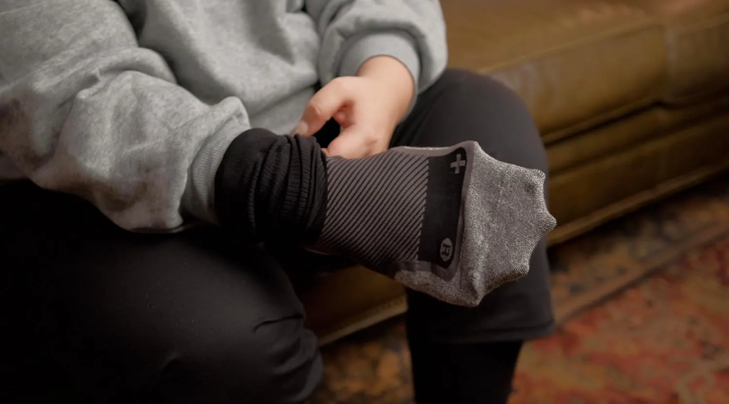 OS1st WP4 Wide Wellness Performance Socks for diabetics, sensitive feet, circulation and foot pain or numbness