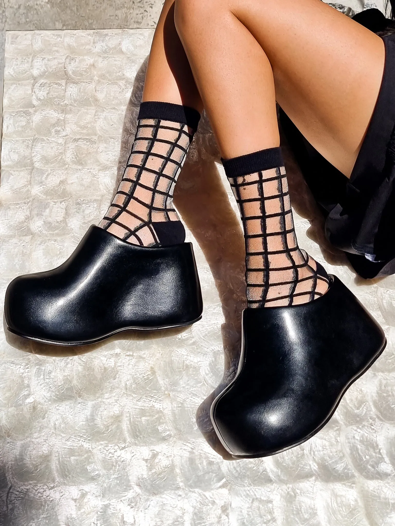 SHEER GRID BLACK
